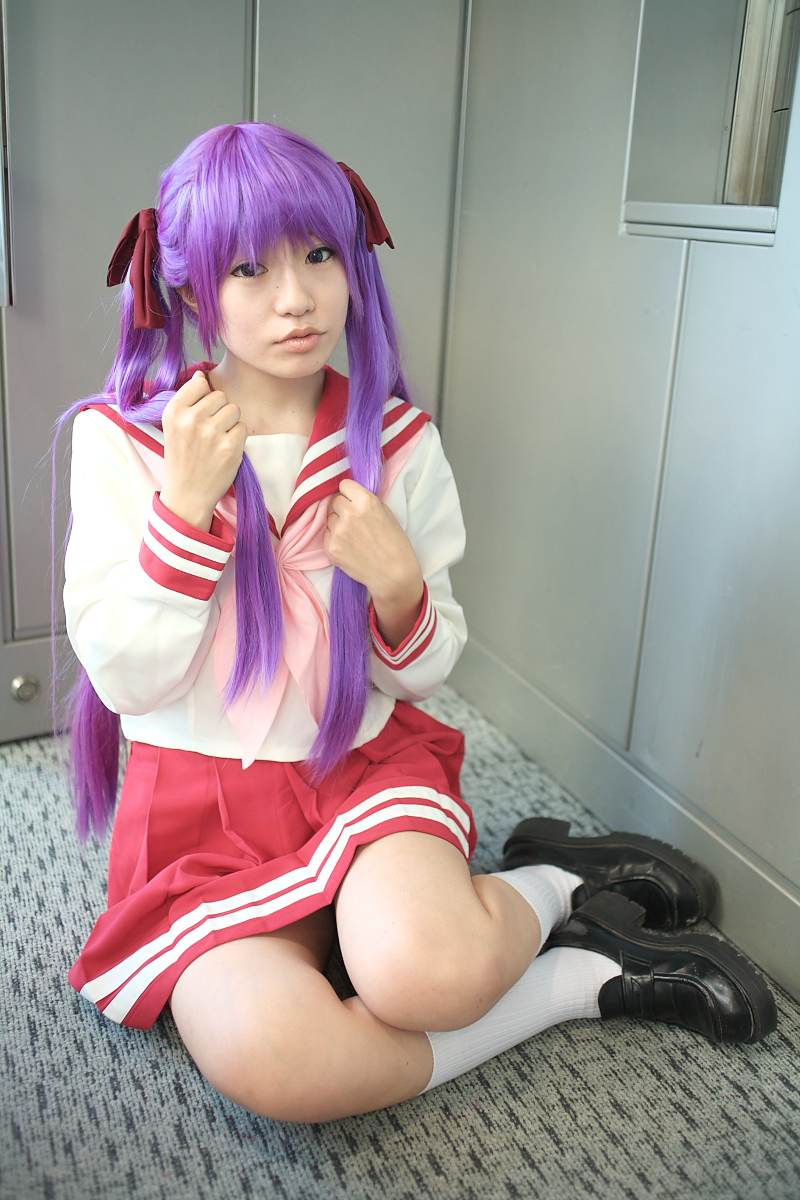 naito, hiiragi kagami, lucky star, highres, photo (medium), cosplay, hair ribbon, purple hair, ribbon, sailor, school uniform, serafuku, socks, twintails