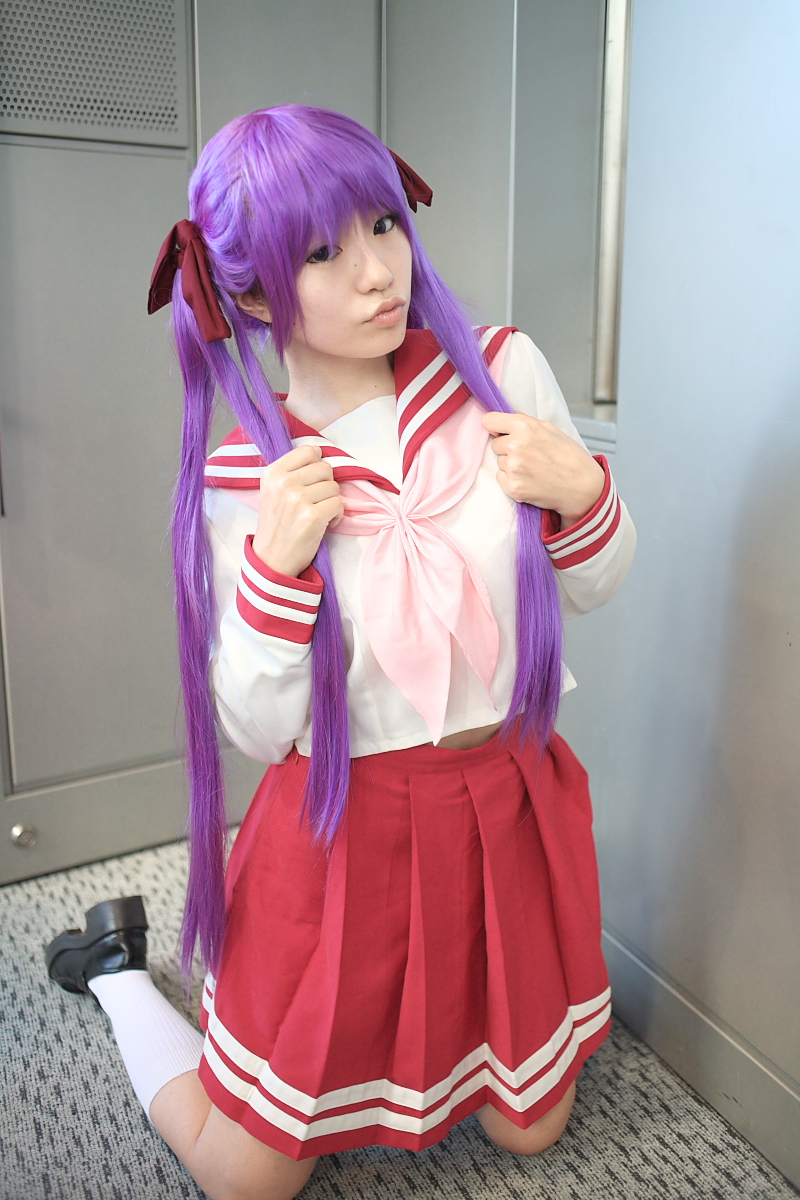 naito, hiiragi kagami, lucky star, highres, photo (medium), cosplay, hair ribbon, purple hair, ribbon, sailor, school uniform, serafuku, socks, twintails