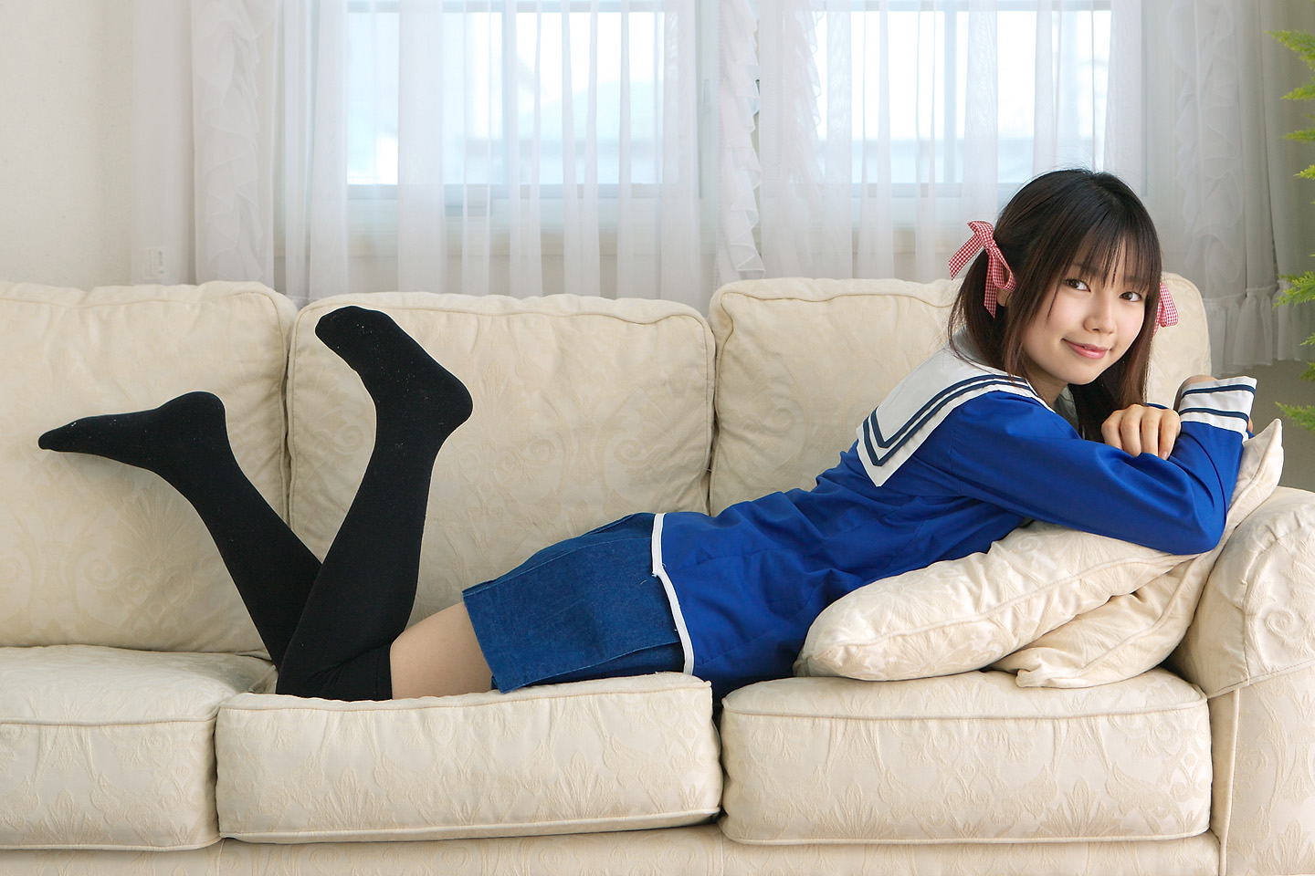 sakura yayoi, photo (medium), cosplay, hair ribbon, ribbon, sailor, school uniform, serafuku, thighhighs, twintails, zettai ryouiki