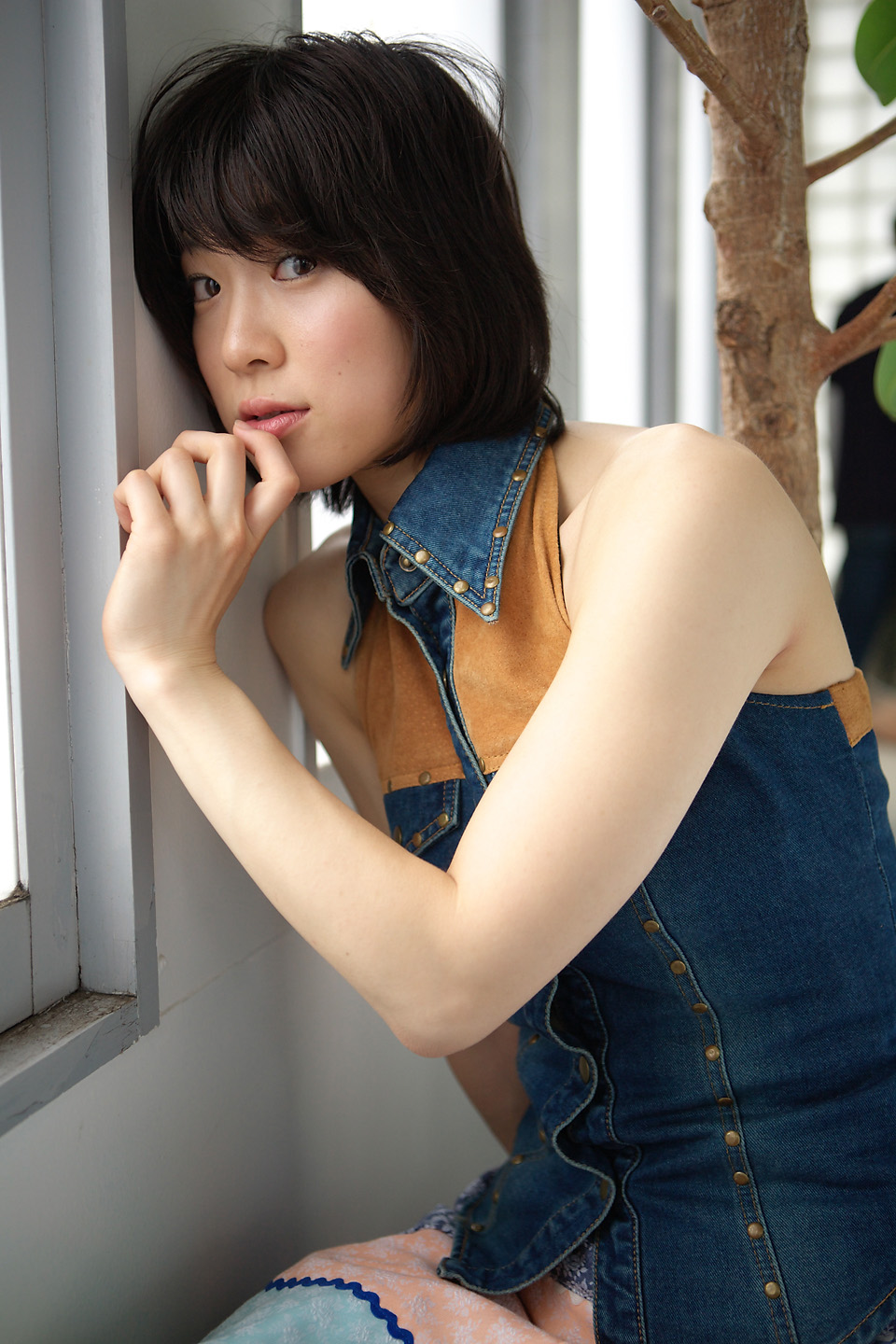 komiyama maki, highres, photo (medium), tagme, denim vest, skirt