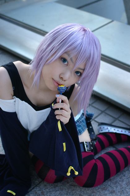 shirayuki mizore, rosario+vampire, striped, photo (medium), belt as garter, candy, cosplay, kaieda kae, lollipop, purple hair, tank top, thighhighs