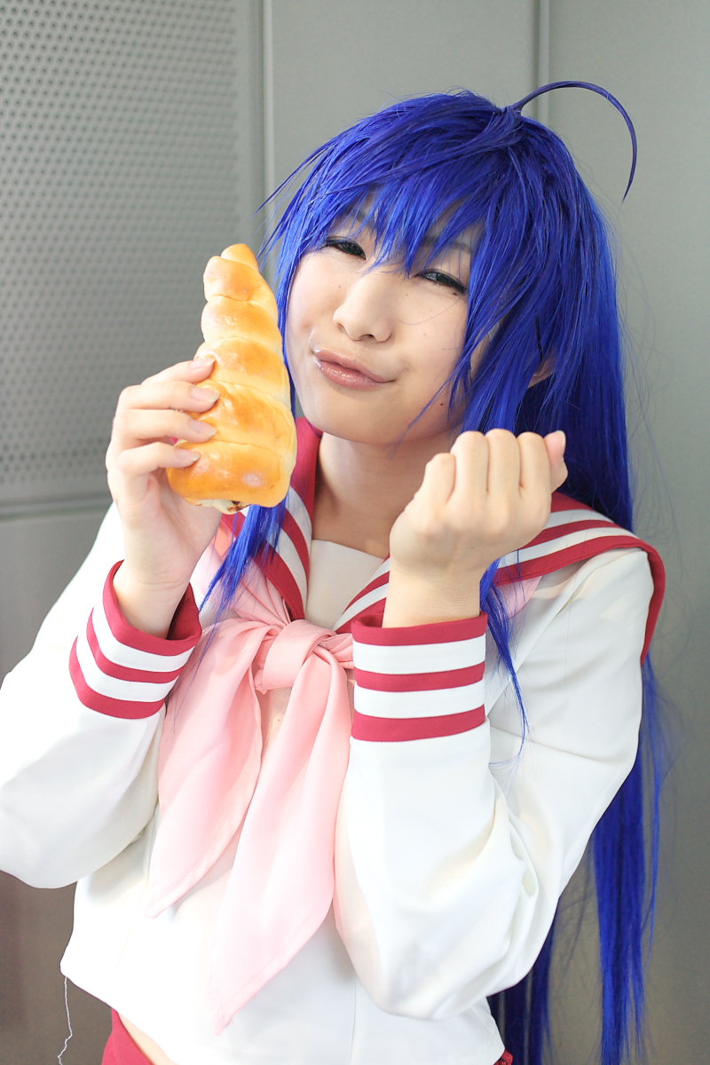 kochou ran, izumi konata, lucky star, highres, photo (medium), 1girl, :3, ahoge, blue hair, chocolate cornet, cosplay, female focus, food, izumi konata (cosplay), sailor, school uniform, serafuku
