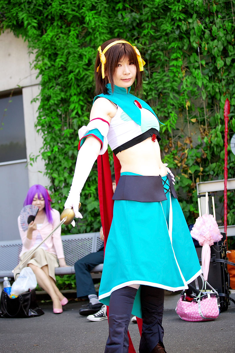suzumiya haruhi, suzumiya haruhi no tomadoi, suzumiya haruhi no yuuutsu, highres, photo (medium), armband, cape, cosplay, hair ribbon, halterneck, leggings, midriff, ousawa karin, ribbon, sword, weapon