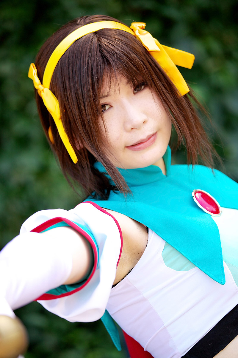suzumiya haruhi, suzumiya haruhi no tomadoi, suzumiya haruhi no yuuutsu, highres, photo (medium), armband, cape, cosplay, hair ribbon, halterneck, midriff, ousawa karin, ribbon