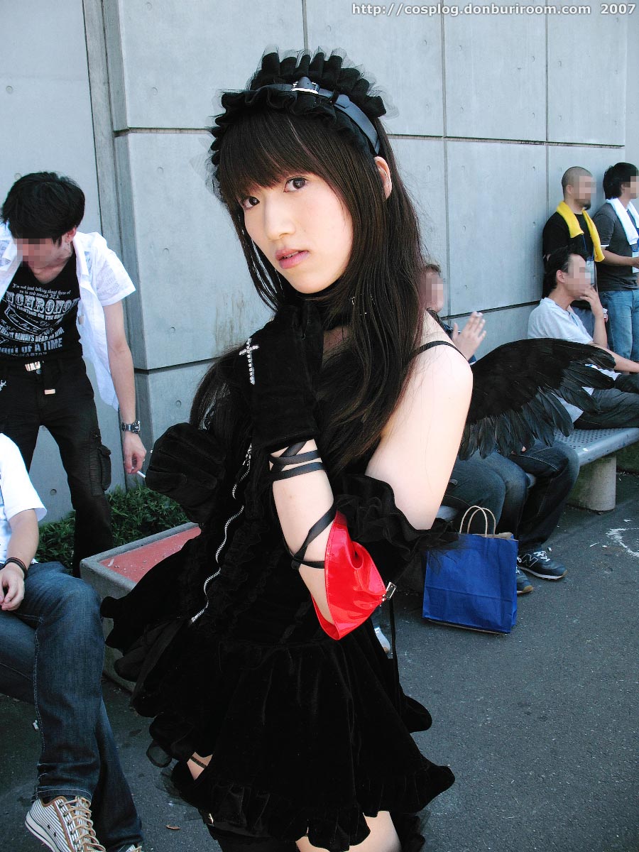 suzuyuki kaho, morte (vispo), vispo original, highres, photo (medium), tagme, 1girl, 2007, 5boys, apron, arm laces, armband, asian, bare shoulders, black dress, black gloves, black thighhighs, censored, censored identity, collar, contrapposto, cosplay, cross, dress, gloves, gothic lolita, hairband, japanese (nationality), lolita fashion, lolita hairband, looking at viewer, maid, maid apron, multiple boys, outdoors, short dress, sitting, solo focus, standing, thighhighs, watermark, web address, wings, zettai ryouiki