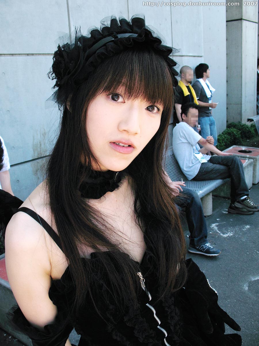 suzuyuki kaho, morte (vispo), vispo original, highres, photo (medium), tagme, 1girl, 2007, 3boys, apron, arm laces, armband, asian, bare shoulders, black dress, black gloves, censored, censored identity, collar, cosplay, dress, gloves, gothic lolita, hairband, japanese (nationality), lolita fashion, lolita hairband, looking at viewer, maid, maid apron, mosaic censoring, multiple boys, outdoors, parted lips, solo focus, standing, watermark, web address, wings