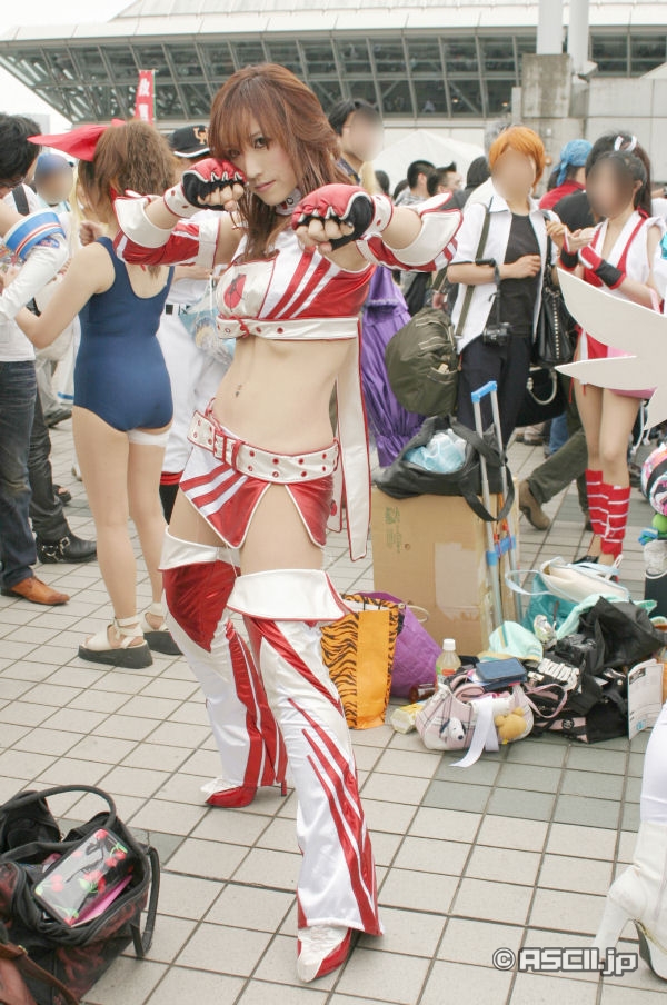 hinomoto reiko, rumble roses, photo (medium), cosplay, fingerless gloves, gloves, halterneck, inugami satsuko, microskirt, midriff, navel, navel piercing, piercing, skirt, thighhighs