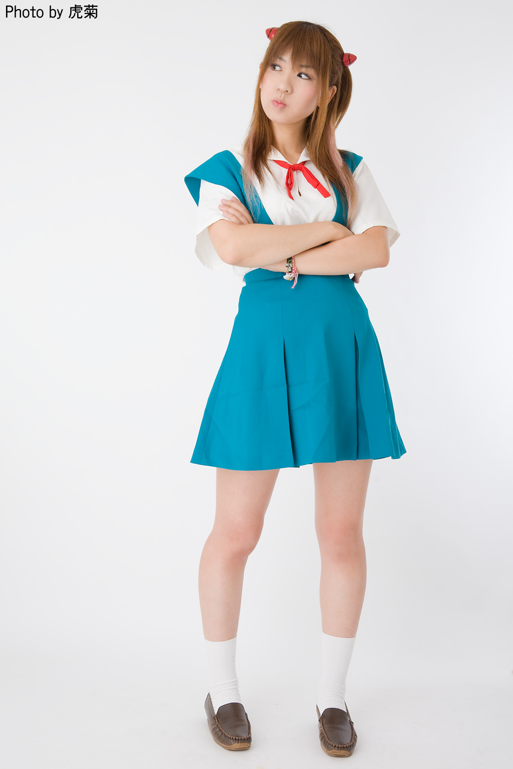 neon genesis evangelion, highres, photo (medium), cosplay, ohkoshi shimarisu, school uniform, serafuku, socks, souryuu asuka langley (cosplay), twintails