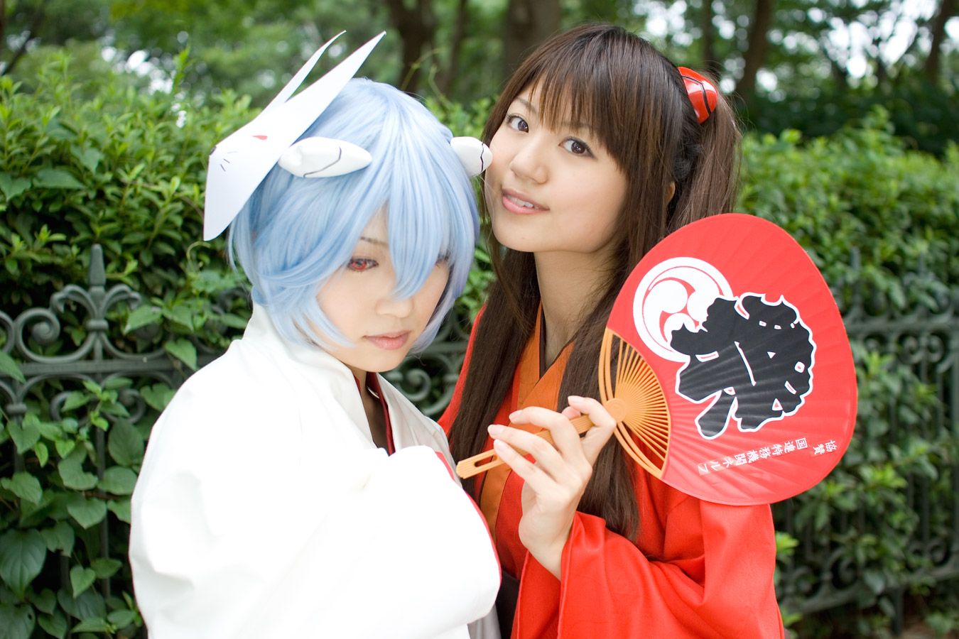 sizu, iori, neon genesis evangelion, photo (medium), 2girls, ayanami rei (cosplay), blue hair, cosplay, fox mask, hand fan, japanese clothes, kimono, mask, multiple girls, souryuu asuka langley (cosplay), twintails, yukata