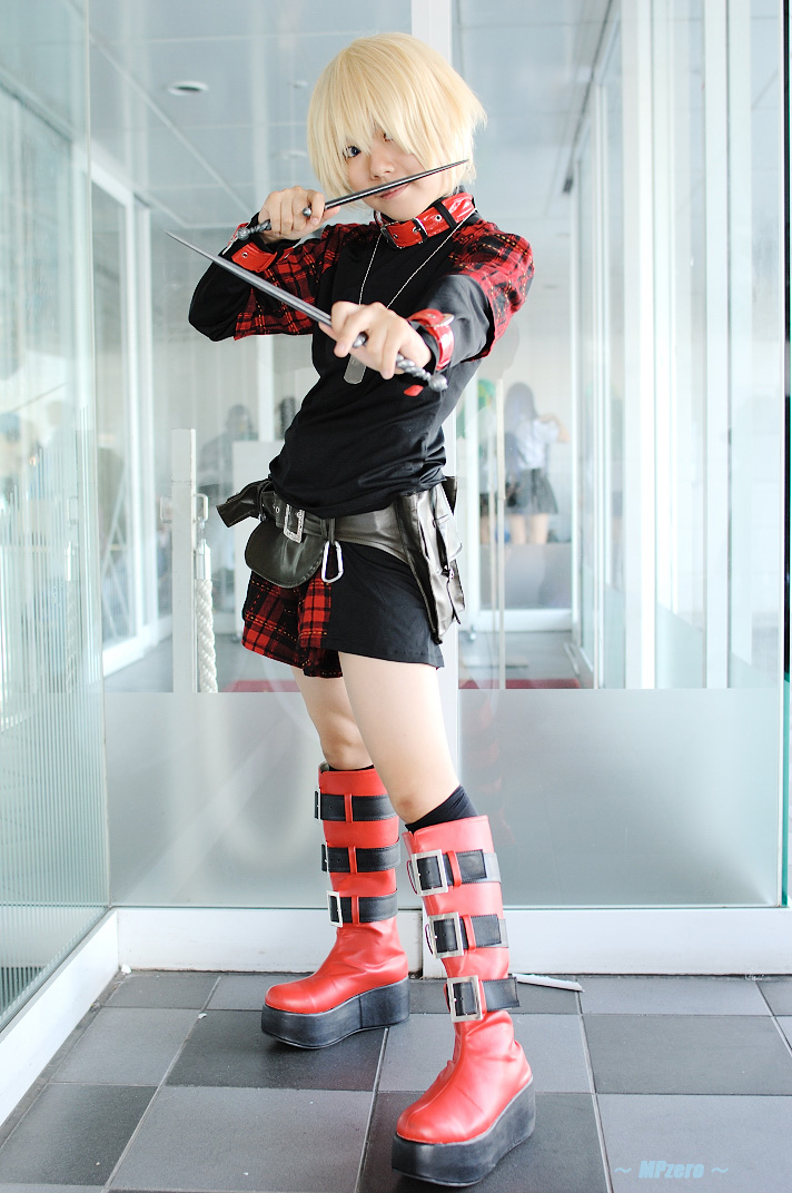 rin (character), togainu no chi, photo (medium), belt, blonde hair, boots, cosplay, minase risa, shorts, twin daggers