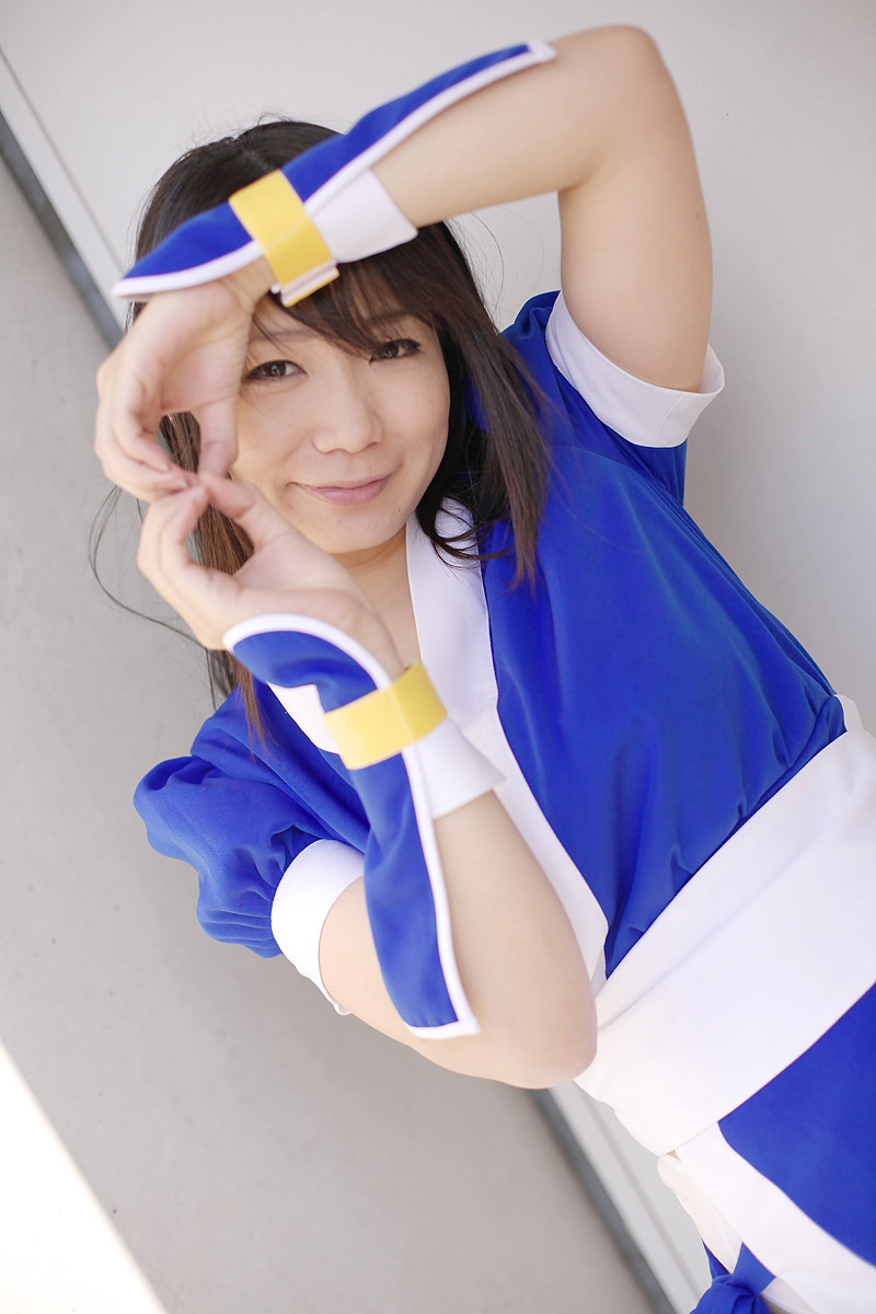 chocoball, kasumi (doa), dead or alive, tecmo, highres, photo (medium), 1girl, asian, cosplay, dutch angle, female focus, kasumi (doa) (cosplay), long hair, looking at viewer, ninja, smile, solo
