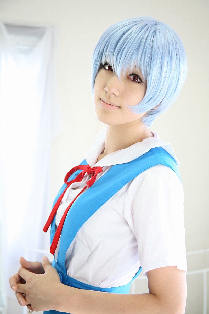 saya (cosplayer), ayanami rei, neon genesis evangelion, red neckwear, highres, photo (medium), 1girl, asian, ayanami rei (cosplay), blue hair, cosplay, female focus, indoors, japanese (nationality), looking at viewer, makeup, sailor, school uniform, serafuku, shirt, short hair, short sleeves, solo, upper body, white shirt