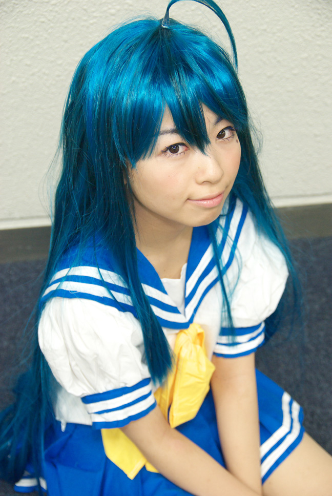 yayoi, izumi konata, lucky star, photo (medium), ahoge, blue hair, cosplay, sailor, school uniform, serafuku