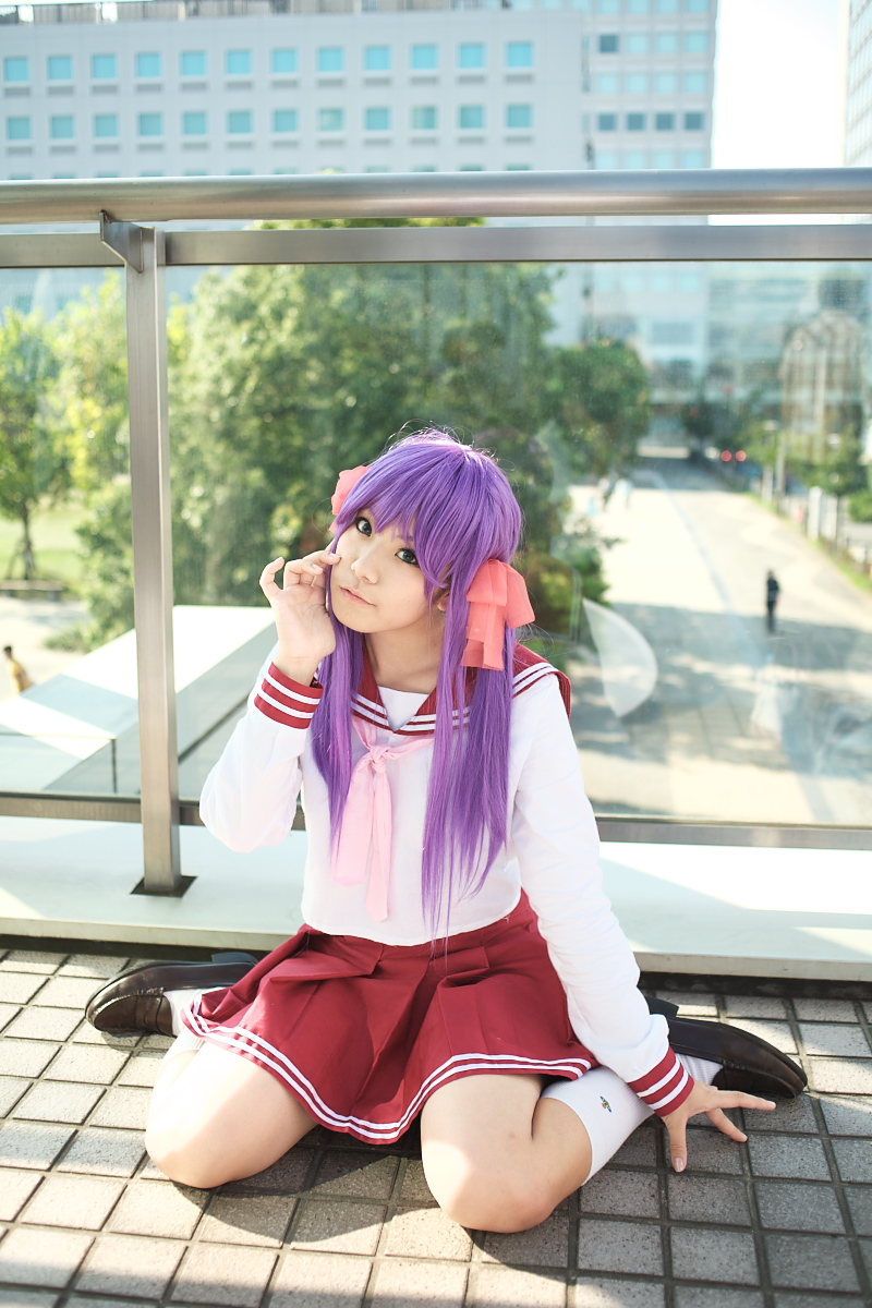 hiiragi kagami, lucky star, highres, photo (medium), cosplay, kanozaki shino, purple hair, sailor, school uniform, serafuku, socks, twintails
