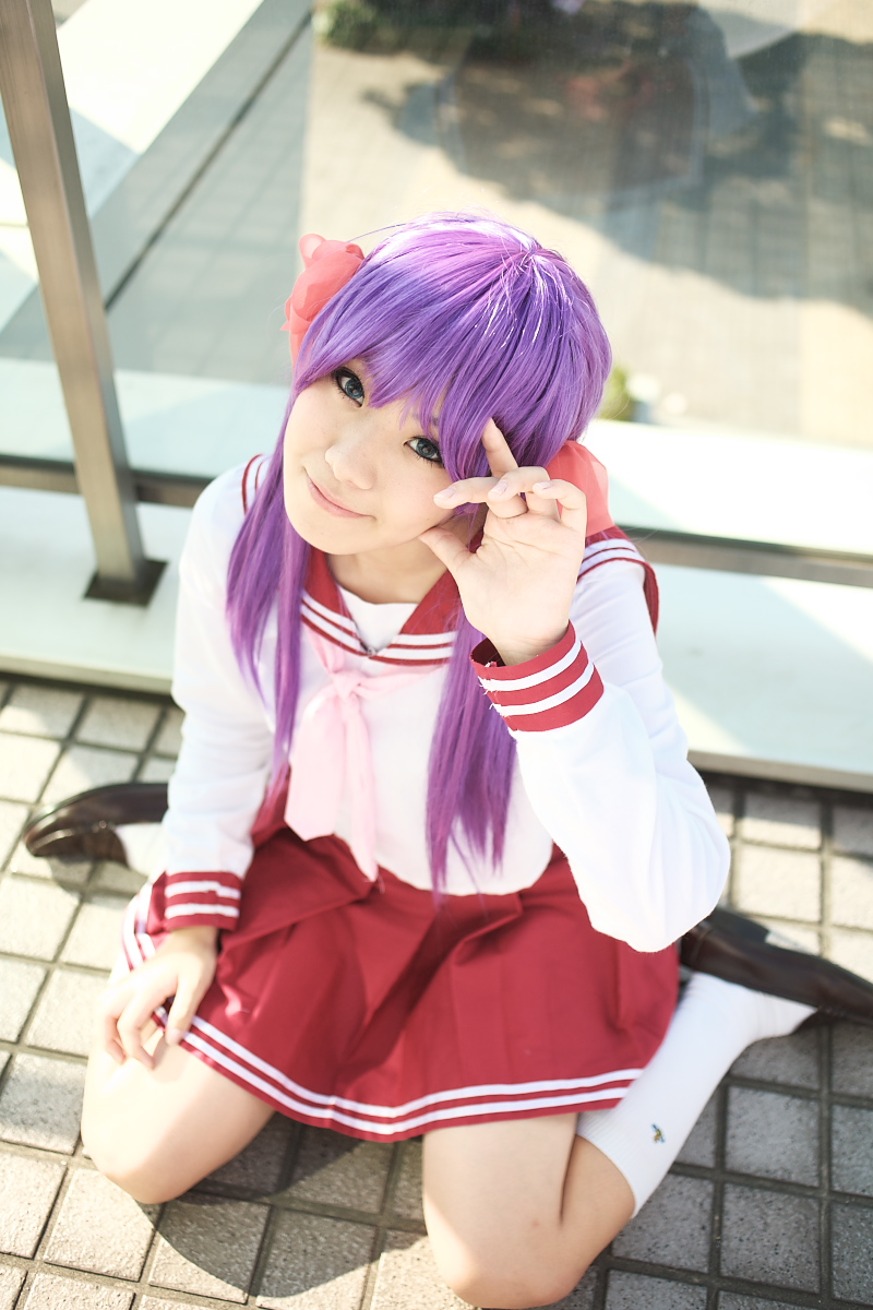 hiiragi kagami, lucky star, highres, photo (medium), cosplay, kanozaki shino, purple hair, sailor, school uniform, serafuku, socks, twintails