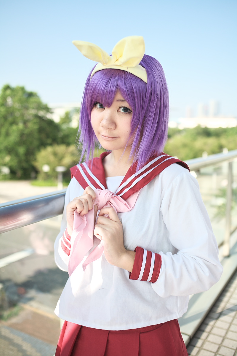 hiiragi tsukasa, rindou sana, lucky star, highres, photo (medium), bow, cosplay, hair bow, purple hair, sailor, school uniform, serafuku