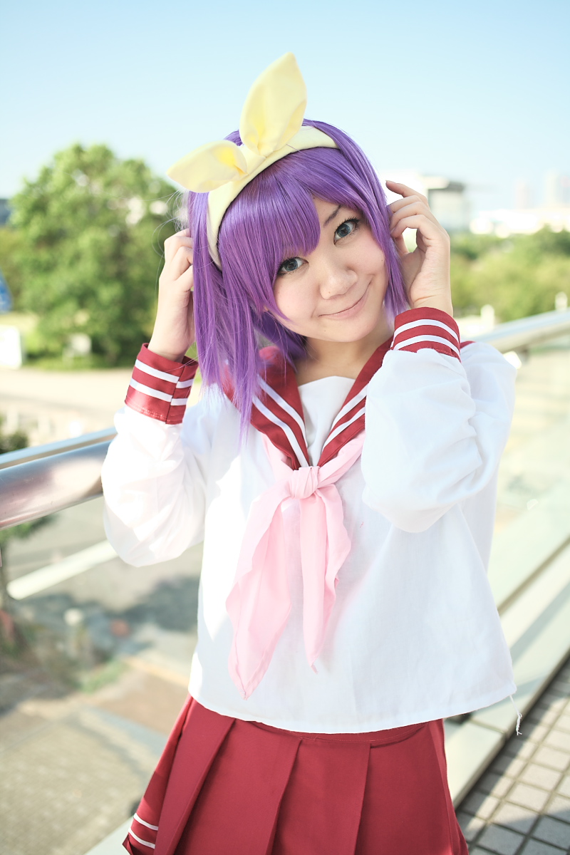 hiiragi tsukasa, rindou sana, lucky star, highres, photo (medium), bow, cosplay, hair bow, purple hair, sailor, school uniform, serafuku