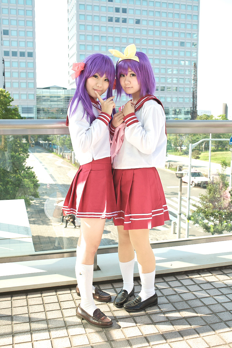 hiiragi kagami, hiiragi tsukasa, kanazaki shino, rindou sana, lucky star, highres, photo (medium), 2girls, bow, cosplay, hair bow, hair ribbon, hiiragi kagami (cosplay), hiiragi tsukasa (cosplay), looking at viewer, multiple girls, purple hair, ribbon, sailor, school uniform, serafuku, sisters, socks, standing, twins, twintails