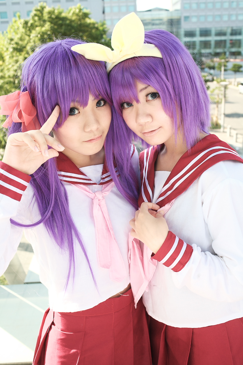 hiiragi kagami, hiiragi tsukasa, kanazaki shino, rindou sana, lucky star, highres, photo (medium), 2girls, bow, cosplay, hair bow, hair ribbon, hiiragi kagami (cosplay), hiiragi tsukasa (cosplay), looking at viewer, multiple girls, purple hair, ribbon, sailor, school uniform, serafuku, sisters, twins, twintails