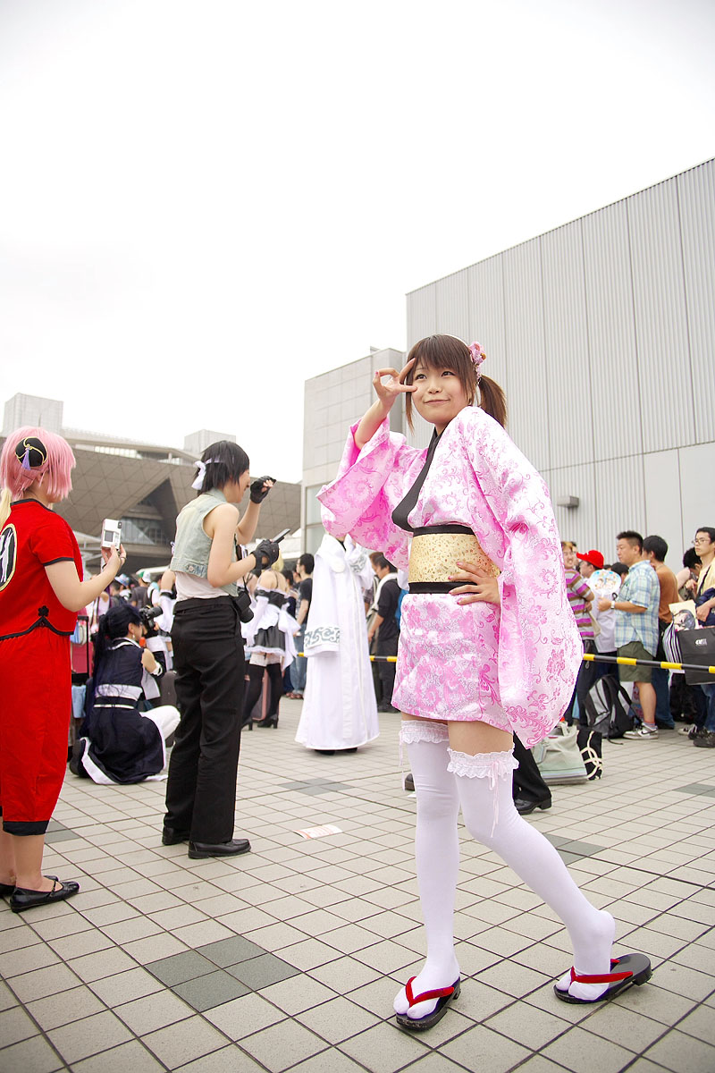 mosan, character request, highres, photo (medium), source request, cosplay, hairband, japanese clothes, kimono, sandals, thighhighs, yukata