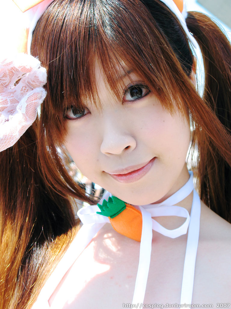pia carrot (series), pia carrot e youkoso!!, pia carrot e youkoso!! g.o., cosplay photo, photo (medium), animal ears, apron, bikini, bikini top only, bow, cat ears, cosplay, gloves, hair bow, solo, swimsuit, twintails, ujou narutsuki, waitress