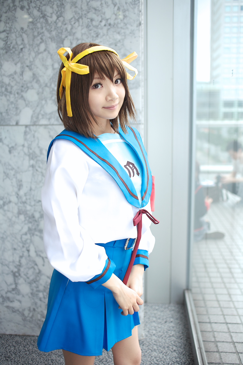 hoshiko, suzumiya haruhi, suzumiya haruhi no yuuutsu, highres, photo (medium), armband, cosplay, hair ribbon, ribbon, sailor, school uniform, serafuku