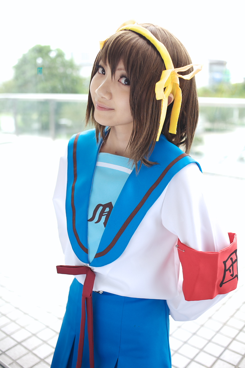 hoshiko, suzumiya haruhi, suzumiya haruhi no yuuutsu, highres, photo (medium), armband, cosplay, hair ribbon, ribbon, sailor, school uniform, serafuku