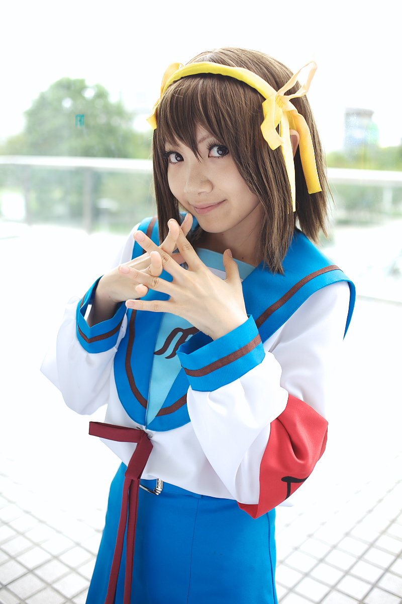 hoshiko, suzumiya haruhi, suzumiya haruhi no yuuutsu, highres, photo (medium), armband, cosplay, hair ribbon, ribbon, sailor, school uniform, serafuku
