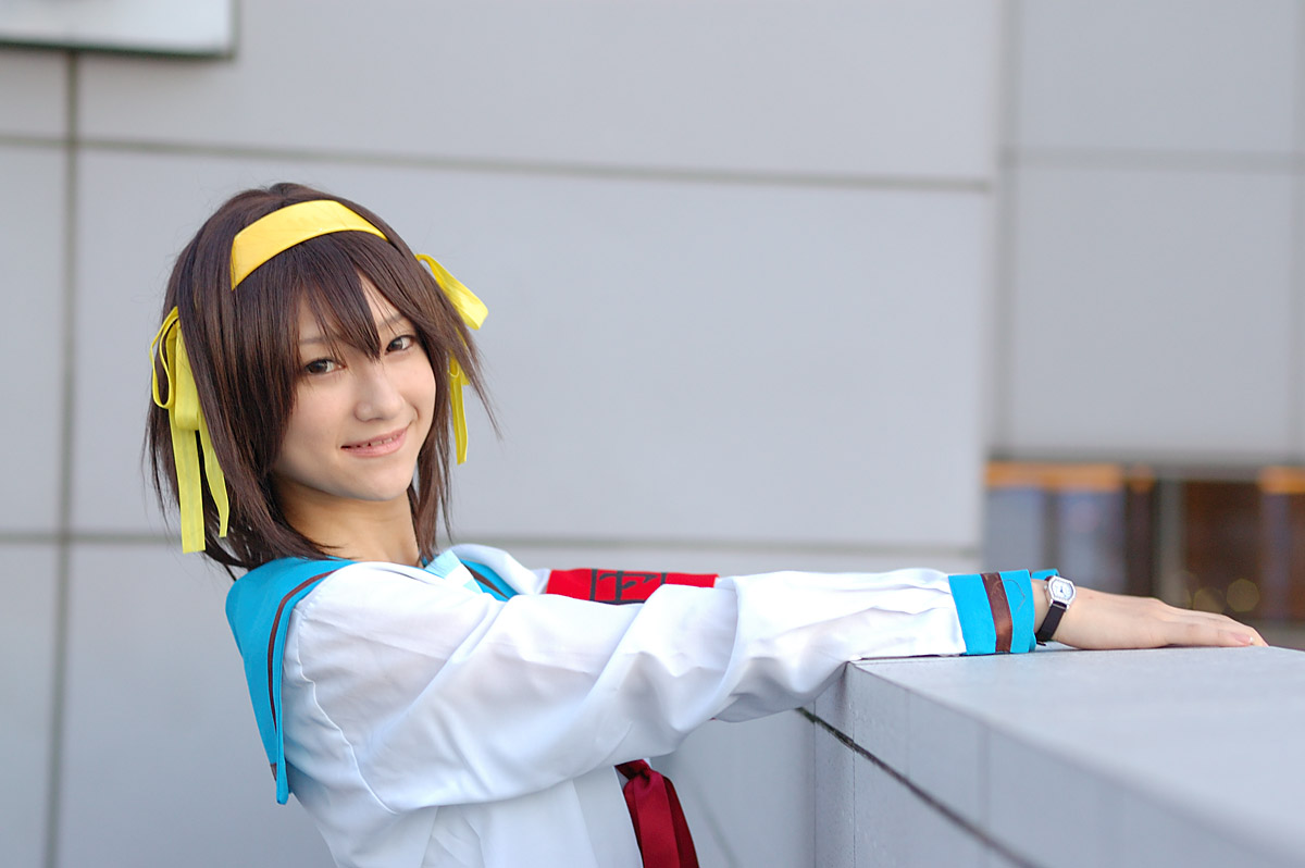 remon, suzumiya haruhi, suzumiya haruhi no yuuutsu, photo (medium), armband, cosplay, hair ribbon, ribbon, sailor, school uniform, serafuku