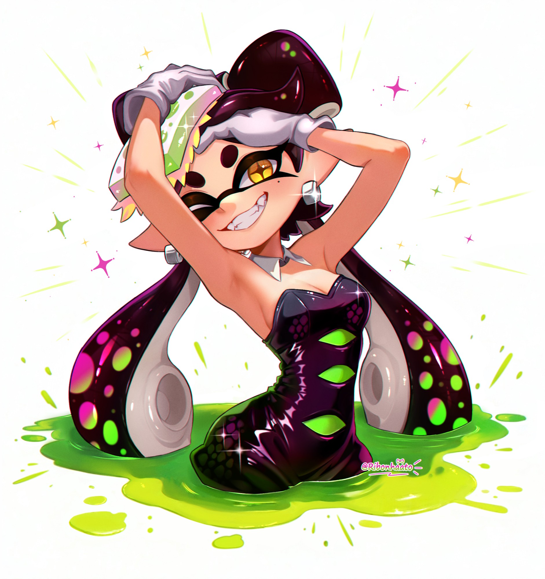 ribonhaato, callie (splatoon), nintendo, splatoon (series), highres, 1girl, armpits, arms up, black hair, black jumpsuit, bow-shaped hair, breasts, cleavage, collar, cross-shaped pupils, detached collar, earrings, fangs, glint, grin, hands on own head, inkling, jewelry, jumpsuit, long hair, looking at viewer, mole, mole under eye, one eye closed, pointy ears, small breasts, smile, solo, swept bangs, symbol-shaped pupils, tentacle hair, thick eyebrows, twintails, white collar, yellow eyes