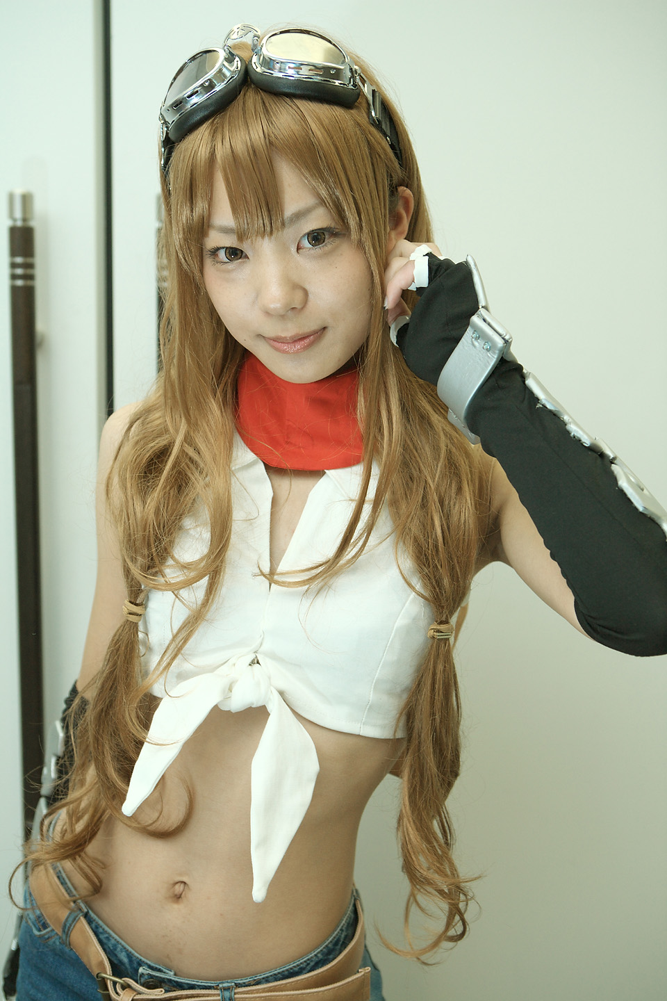 sayoko (iczer-1), character request, highres, photo (medium), source request, blonde hair, cosplay, denim, elbow gloves, fingerless gloves, gloves, goggles, midriff, twintails