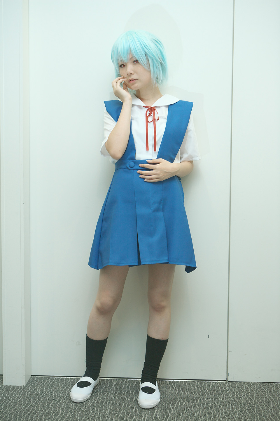 noriko, ayanami rei, neon genesis evangelion, highres, photo (medium), blue hair, cosplay, red eyes, sailor, school uniform, serafuku, socks