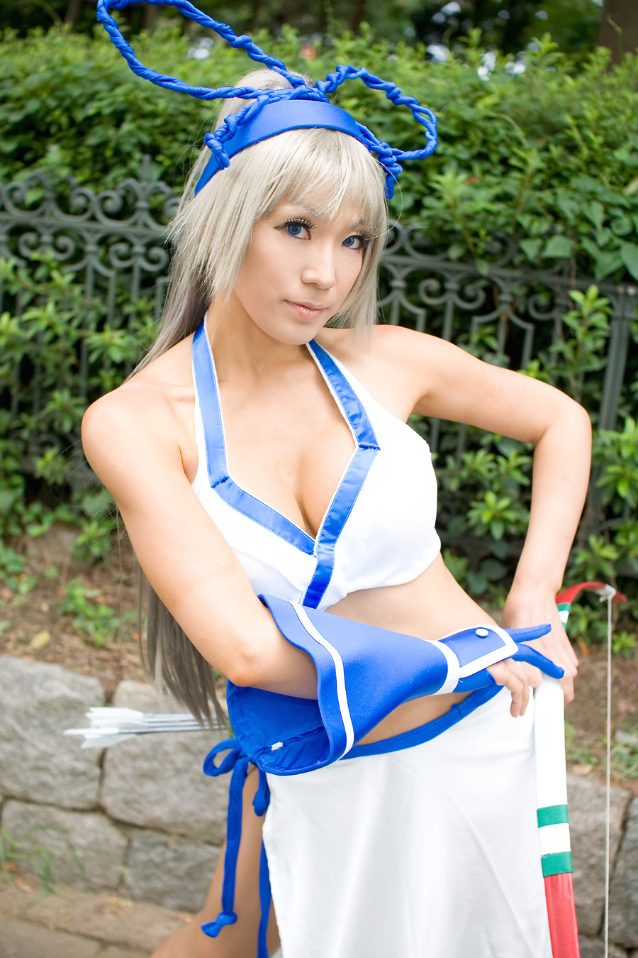 igarashi nao (model), majikina mina, samurai spirits, silver hair, highres, photo (medium), bow, breasts, cleavage, cosplay, hair bow, halterneck, midriff