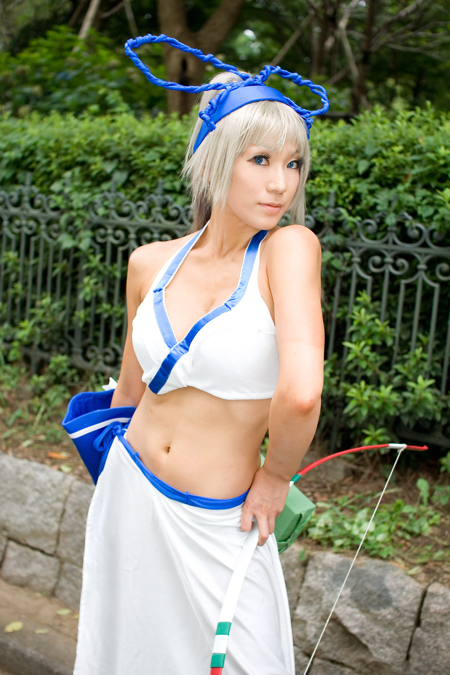 igarashi nao (model), majikina mina, samurai spirits, silver hair, highres, photo (medium), bow, breasts, cleavage, cosplay, hair bow, halterneck, midriff