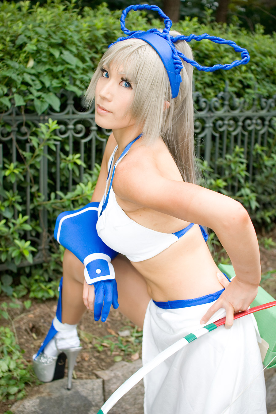 igarashi nao (model), majikina mina, samurai spirits, silver hair, highres, photo (medium), bow, breasts, cleavage, cosplay, hair bow, halterneck, midriff