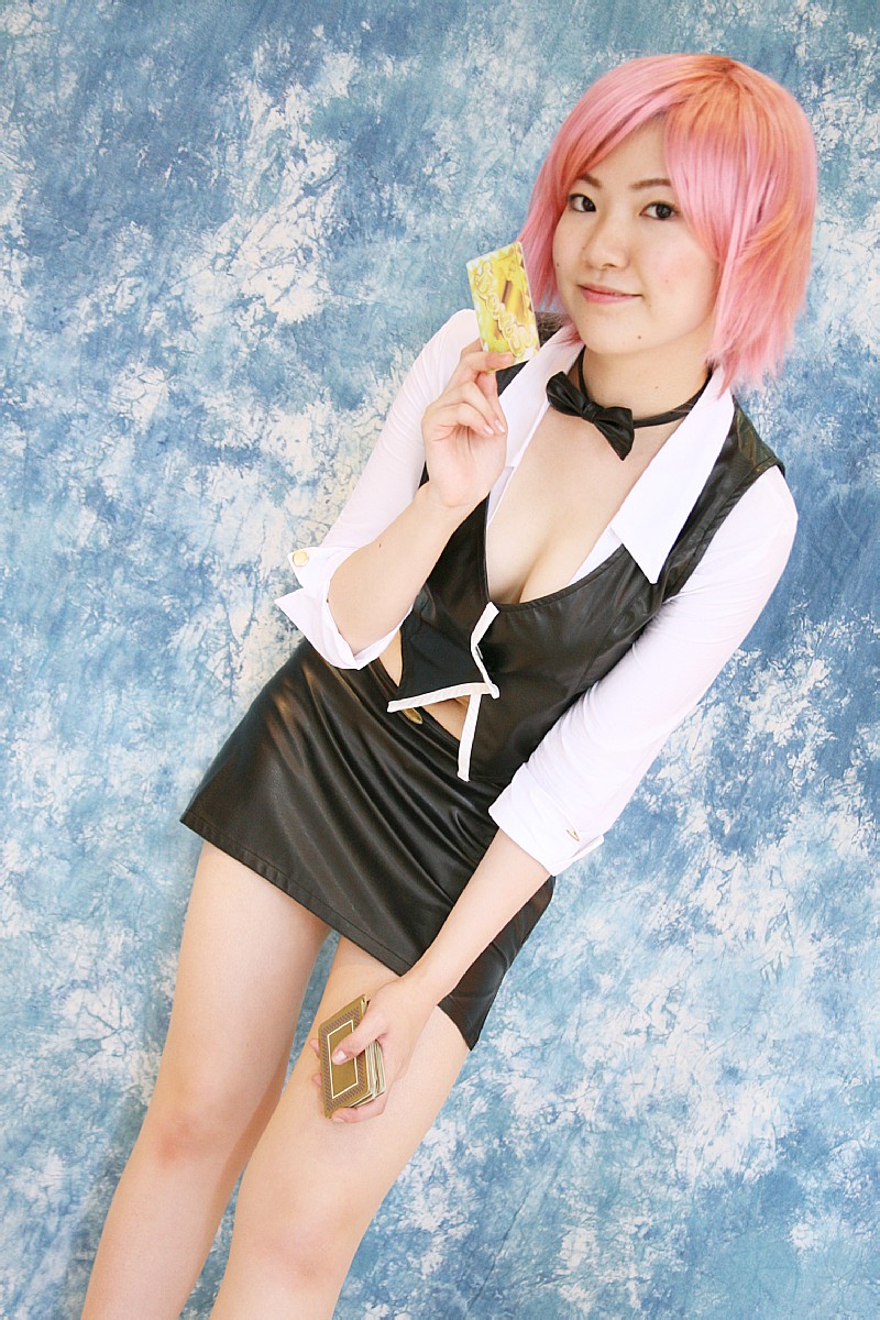 yun (model), pachi-slot sengen rio de carnival, highres, photo (medium), cosplay, dealer, leather, midriff, miniskirt, pink hair, skirt, vest