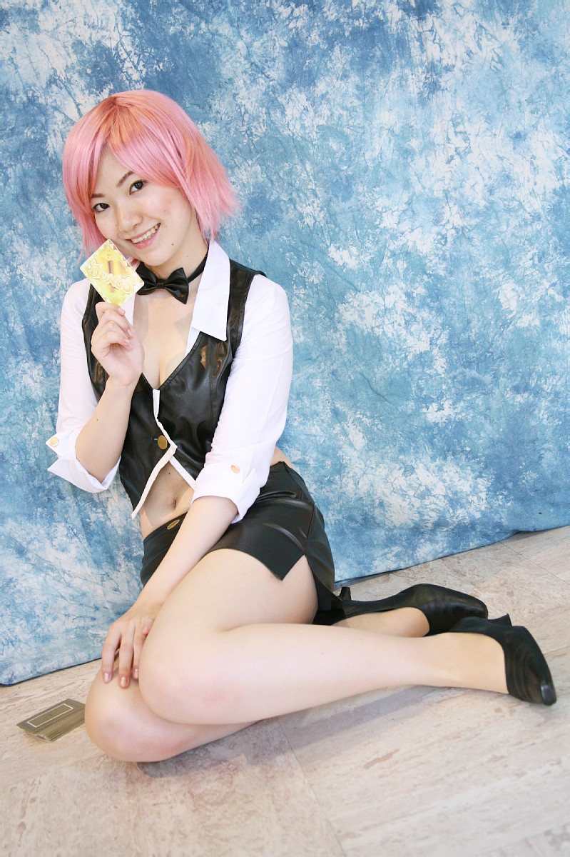 yun (model), pachi-slot sengen rio de carnival, highres, photo (medium), cosplay, dealer, leather, midriff, miniskirt, pink hair, skirt, vest