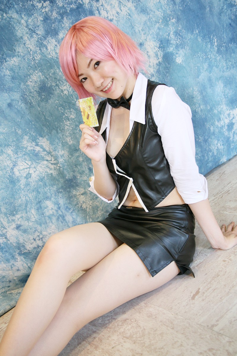 yun (model), pachi-slot sengen rio de carnival, highres, photo (medium), cosplay, dealer, leather, midriff, miniskirt, pink hair, skirt, vest