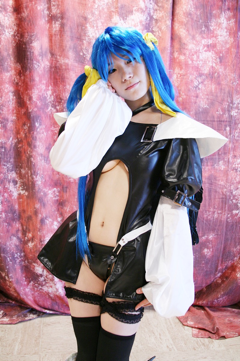 dizzy (guilty gear), kabura hitori (model), arc system works, guilty gear, highres, photo (medium), blue hair, boots, breasts, cosplay, midriff, thighhighs, twintails, underboob