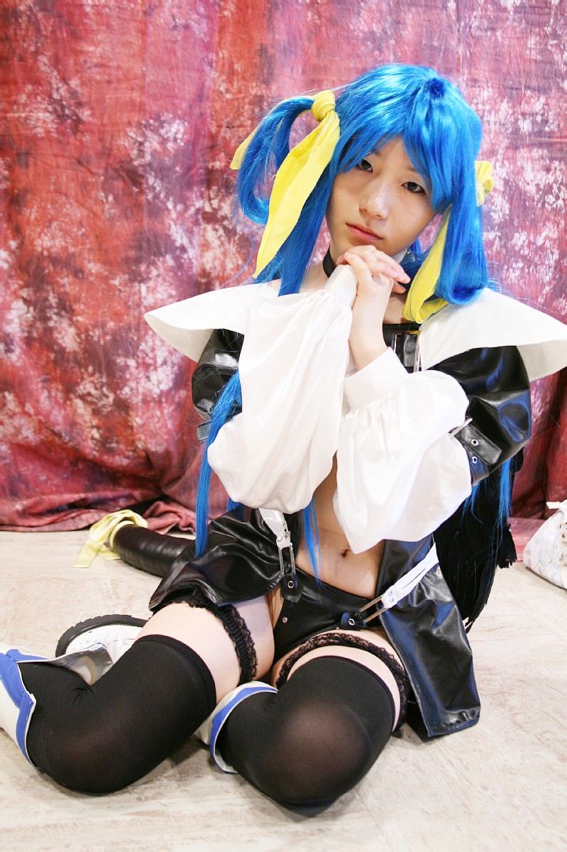 dizzy (guilty gear), kabura hitori (model), arc system works, guilty gear, highres, photo (medium), blue hair, boots, cosplay, midriff, thighhighs, twintails