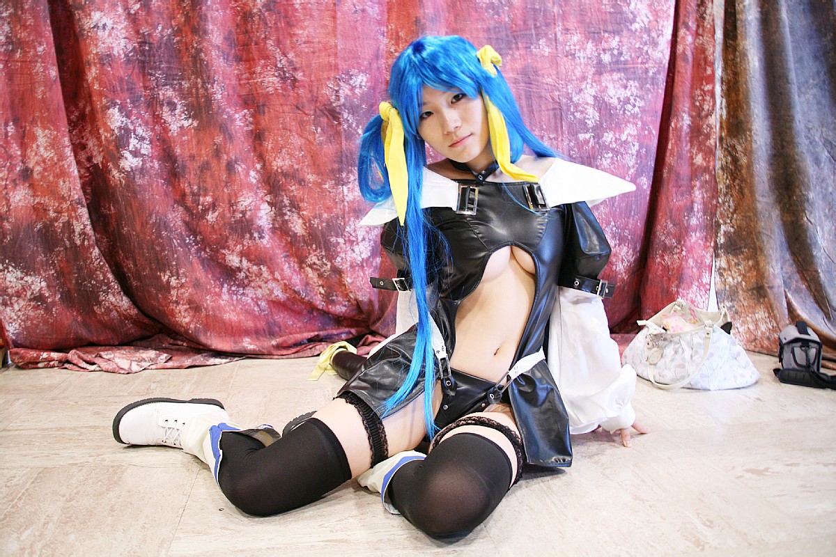 dizzy (guilty gear), kabura hitori (model), arc system works, guilty gear, photo (medium), blue hair, boots, breasts, cosplay, midriff, thighhighs, twintails, underboob