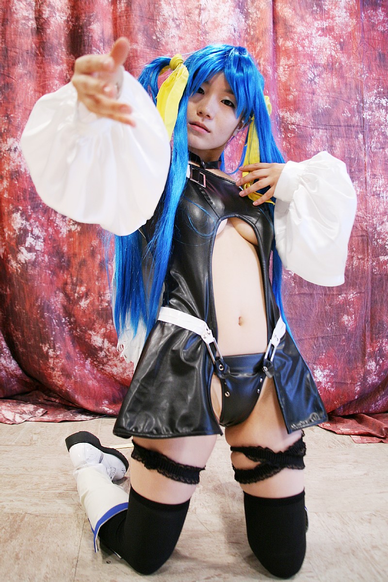 dizzy (guilty gear), kabura hitori (model), arc system works, guilty gear, highres, photo (medium), blue hair, boots, breasts, cosplay, midriff, thighhighs, twintails, underboob