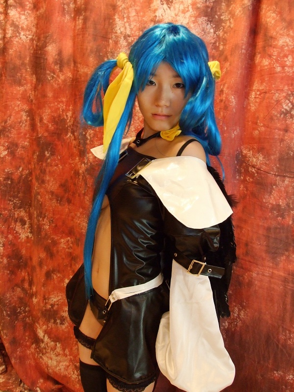 dizzy (guilty gear), kabura hitori (model), arc system works, guilty gear, photo (medium), blue hair, boots, breasts, cosplay, midriff, thighhighs, twintails, underboob
