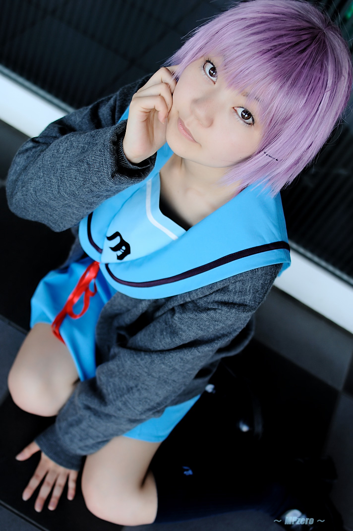 maisaki ririka (model), nagato yuki, suzumiya haruhi no yuuutsu, photo (medium), cardigan, cosplay, kneehighs, purple hair, sailor, school uniform, serafuku, socks