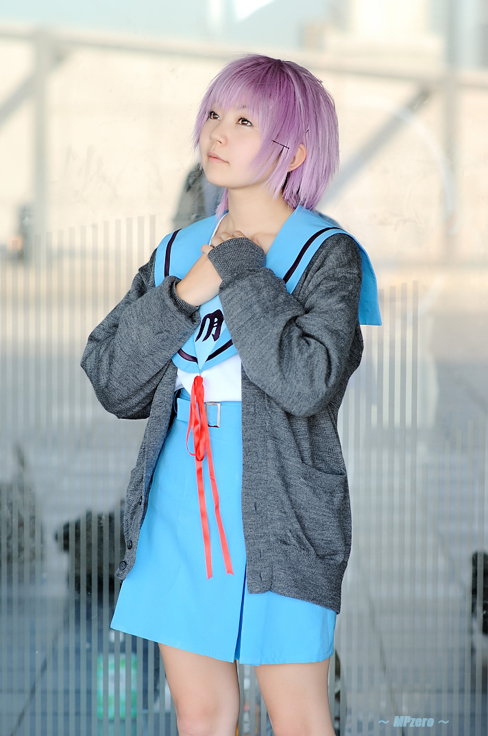 maisaki ririka (model), nagato yuki, suzumiya haruhi no yuuutsu, photo (medium), cardigan, cosplay, purple hair, sailor, school uniform, serafuku