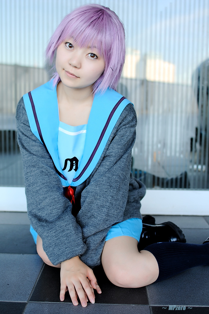 maisaki ririka (model), nagato yuki, suzumiya haruhi no yuuutsu, photo (medium), cardigan, cosplay, kneehighs, purple hair, sailor, school uniform, serafuku, socks