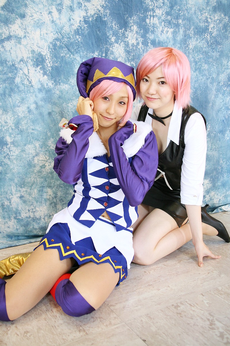 tora (model), yun (model), pachi-slot sengen rio de carnival, highres, photo (medium), card, cosplay, dealer, leather, midriff, miniskirt, pink hair, playing card, skirt, thighhighs, vest