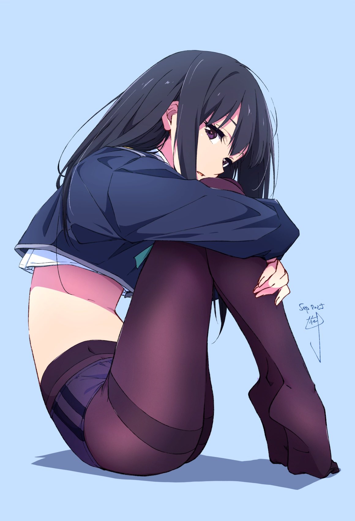 nii manabu, inoue takina, lycoris recoil, commentary request, highres, 1girl, ass, black hair, black pantyhose, blue background, crop top, cropped jacket, dated, from side, knees up, long hair, looking at viewer, pantyhose, parted lips, purple eyes, signature, simple background, sitting, solo, stomach, thighs, tiptoes