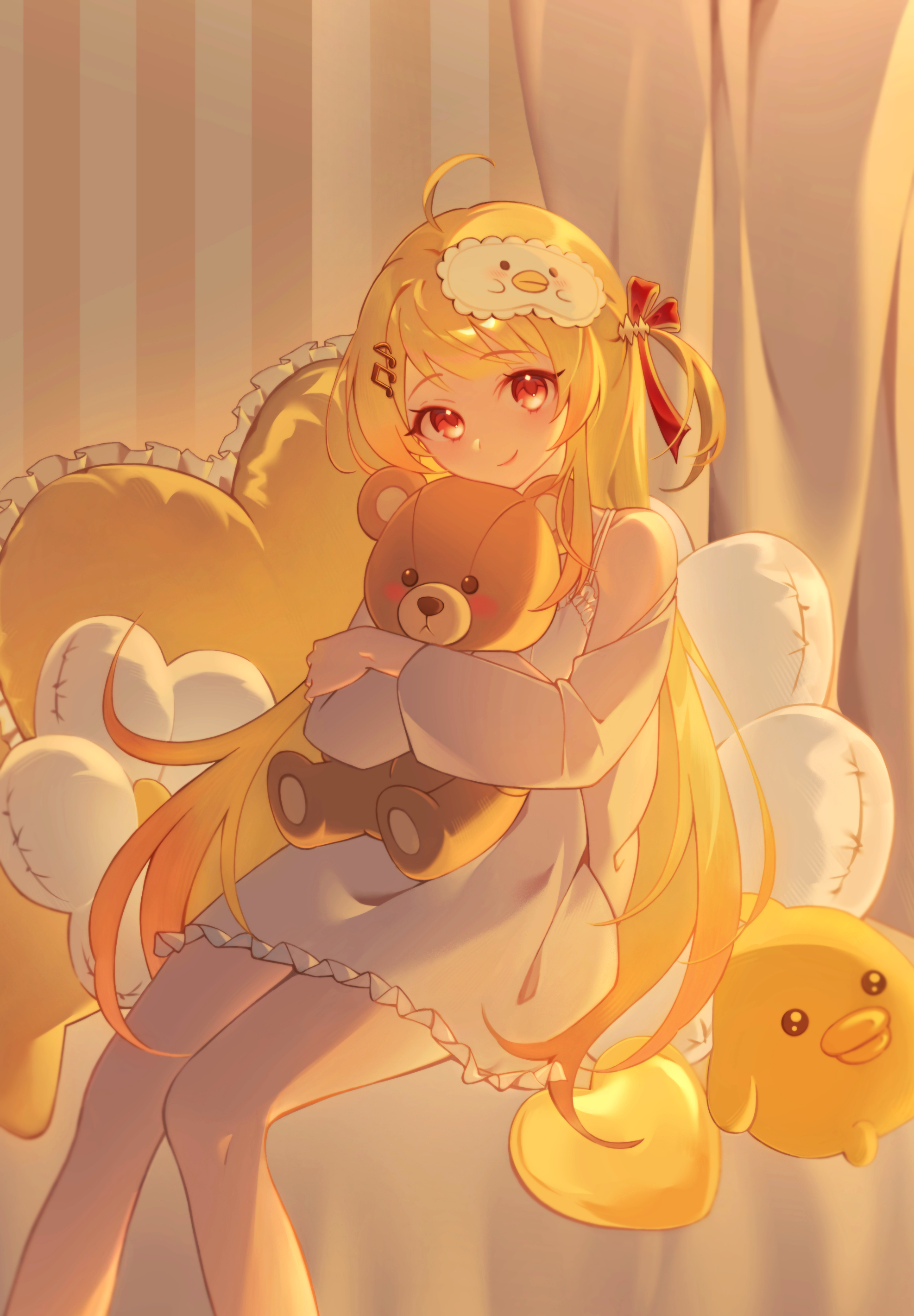 yeonseo 322, otonose kanade, hololive, hololive dev is, absurdres, highres, 1girl, ahoge, blonde hair, blush, fortissimo, hair ornament, hair ribbon, heart, heart-shaped pillow, long hair, looking at viewer, multicolored hair, musical note, musical note hair ornament, nightgown, one side up, pillow, red eyes, red ribbon, ribbon, sleep mask, smile, solo, stuffed animal, stuffed duck, stuffed toy, teddy bear, virtual youtuber