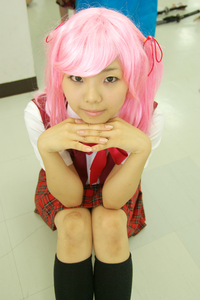 asumi, sasaki makie, mahou sensei negima!, photo (medium), cosplay, hair ribbon, pink hair, pleated skirt, ribbon, school uniform, serafuku, skirt, twintails, vest
